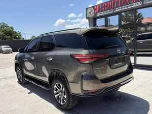 Toyota Fortuner 2023 Brown