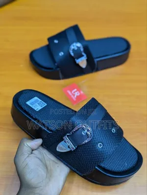 Sendo Au Sandals Mpya Kwa Mwonekano Bomba or Best Look