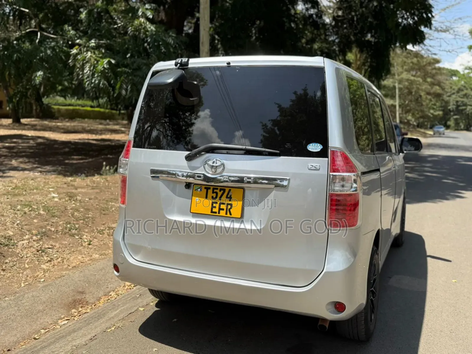 Toyota Noah 2009 Silver
