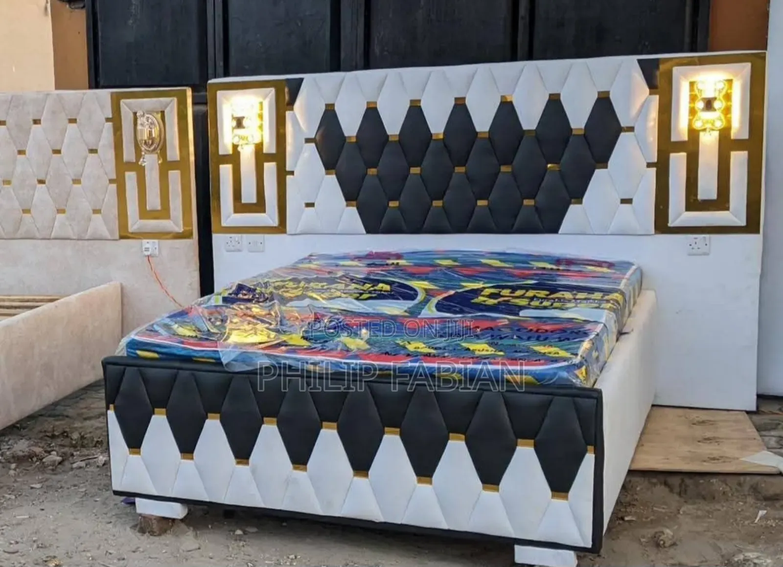 Black and White Bedsofa