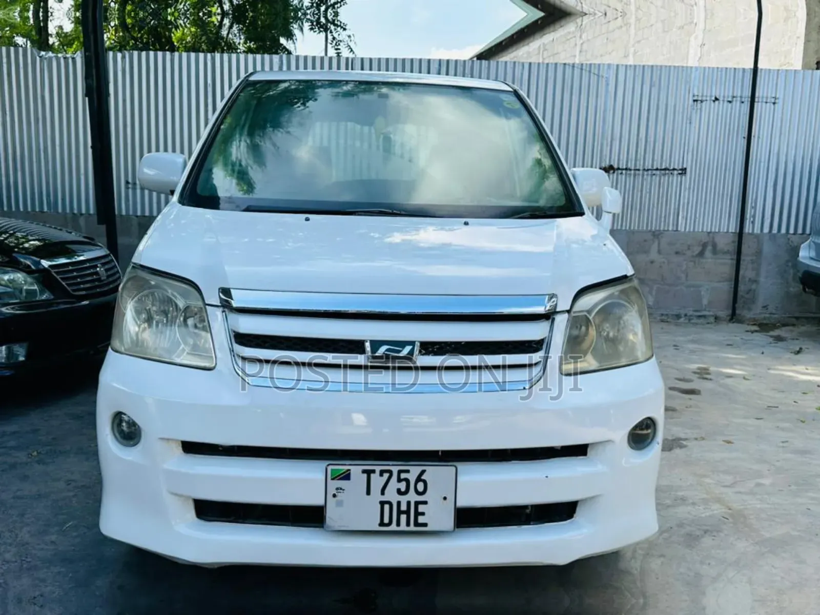Toyota Noah 2005 White