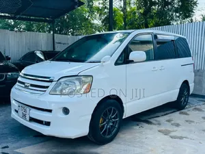 Toyota Noah 2005 White