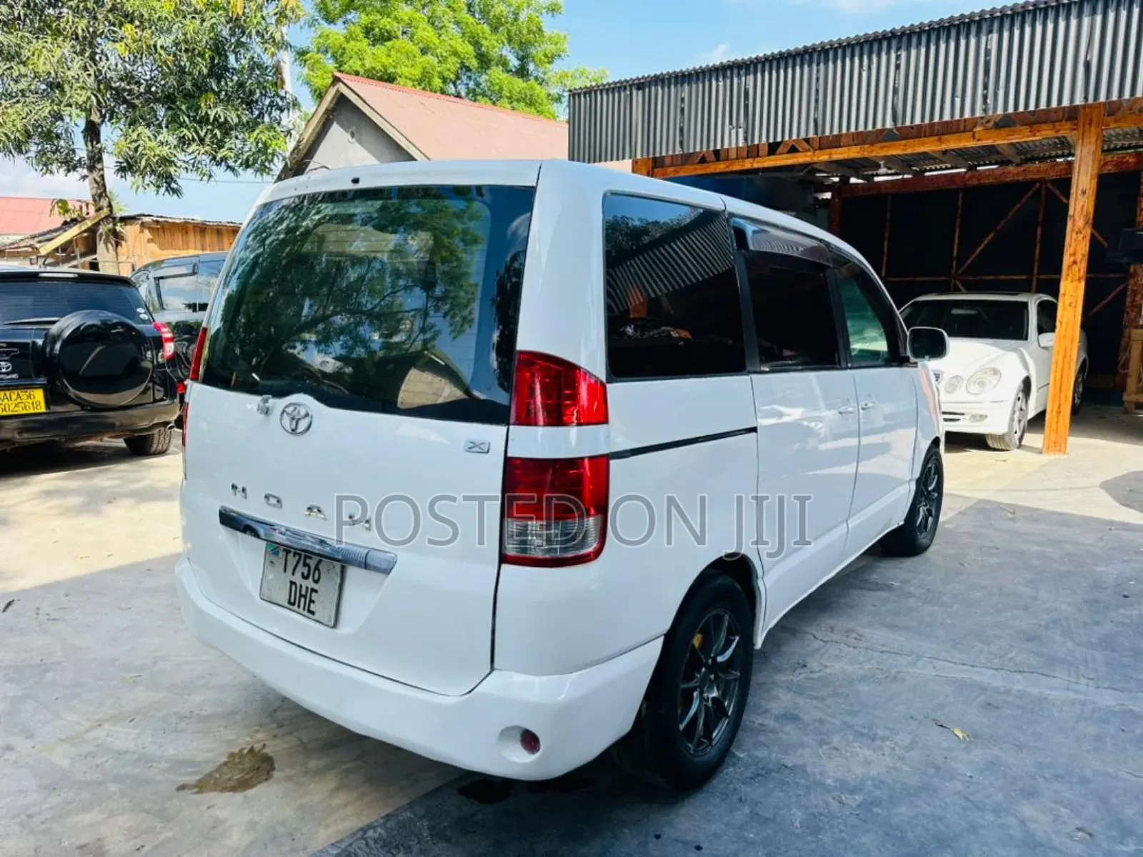 Toyota Noah 2005 White