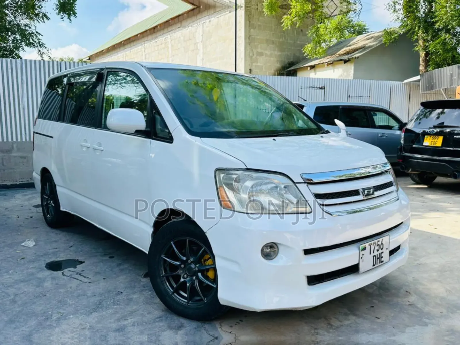 Toyota Noah 2005 White