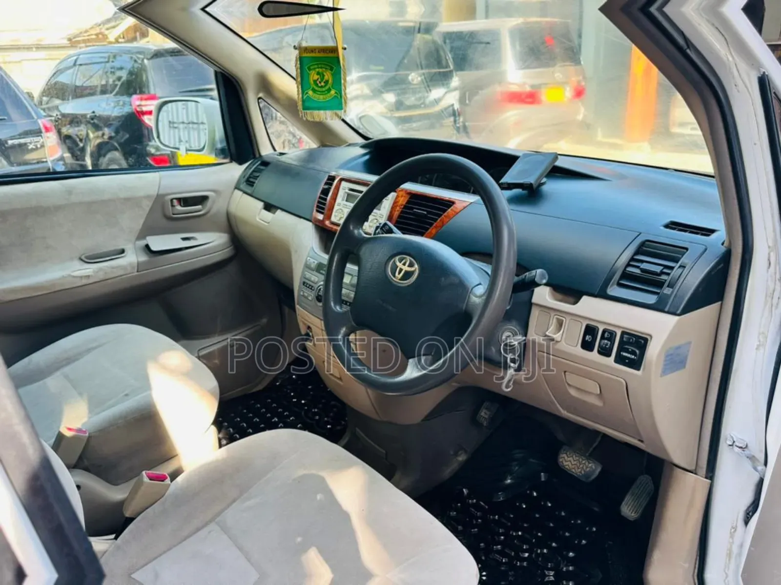 Toyota Noah 2005 White