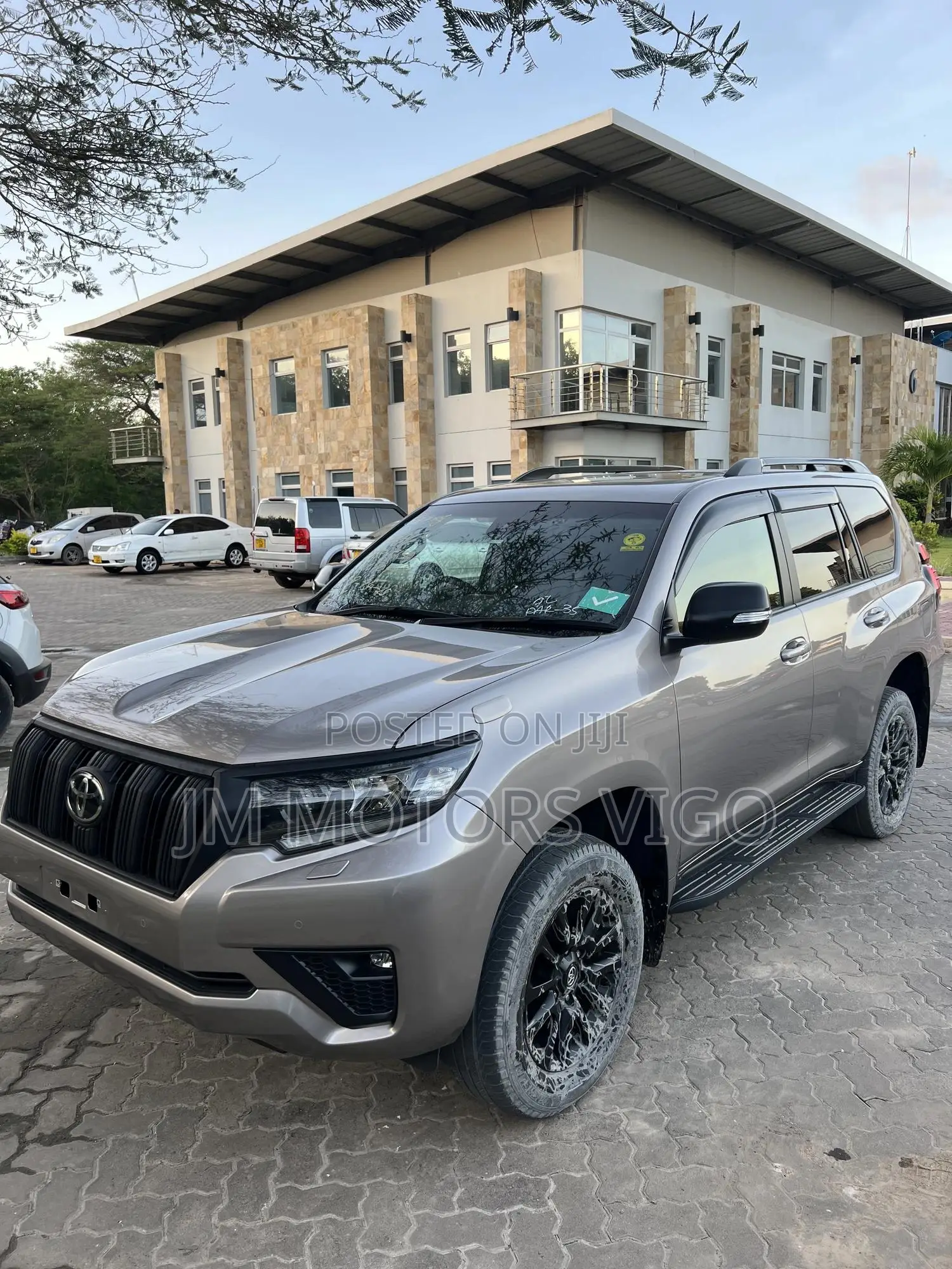 Toyota Land Cruiser Prado 2023 Gray