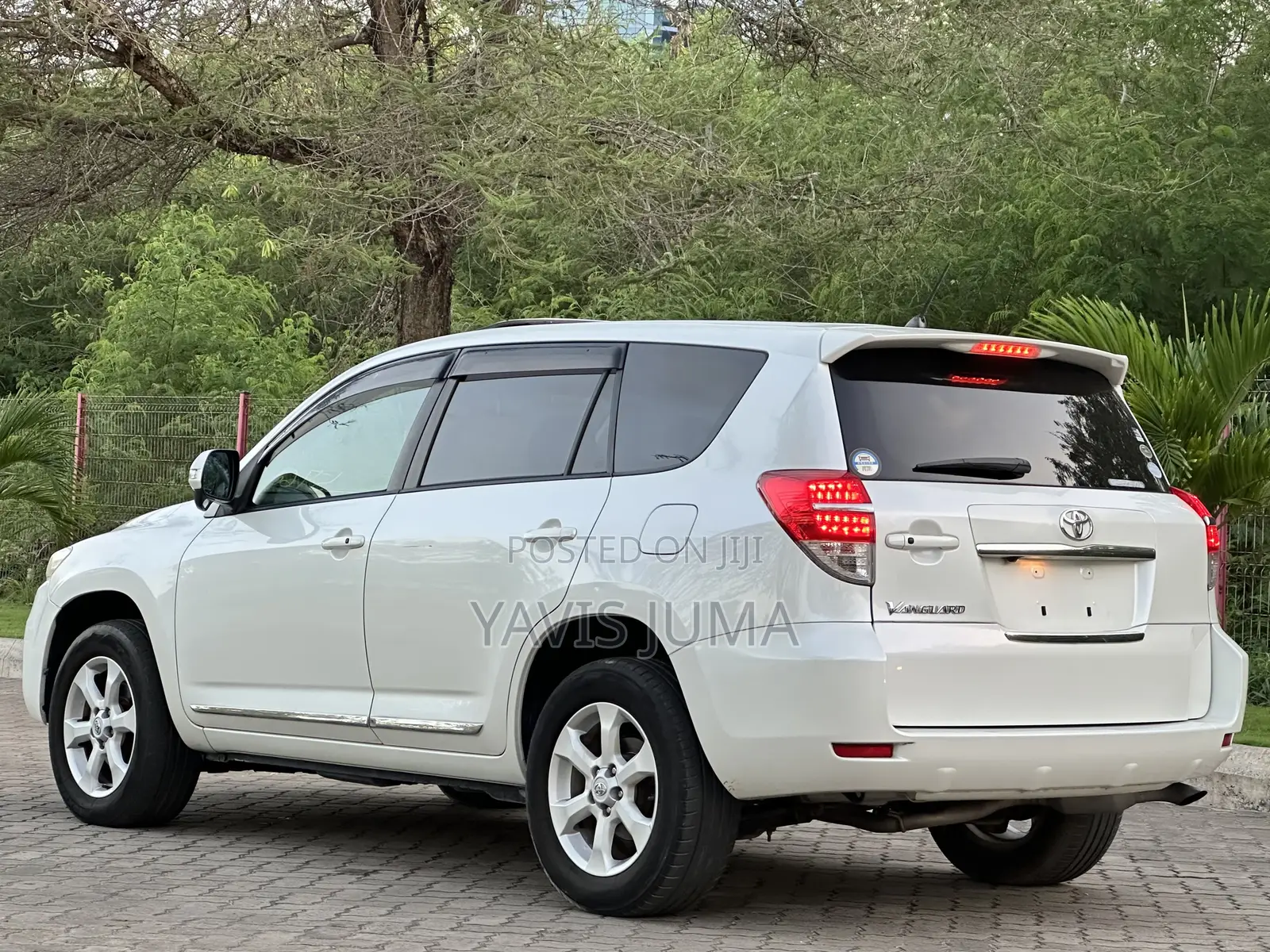 Toyota Vanguard 2009 White