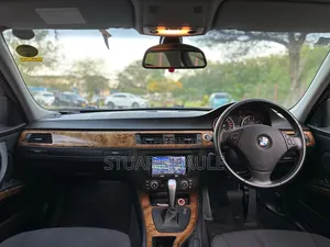 BMW 3 Series 320i RWD 2008 White
