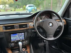 BMW 3 Series 320i RWD 2008 White