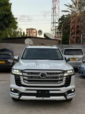 Toyota Land Cruiser LC300 2023 Pearl