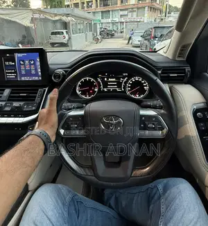 Toyota Land Cruiser LC300 2023 Pearl