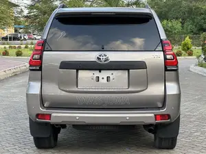 Toyota Land Cruiser Prado 2023