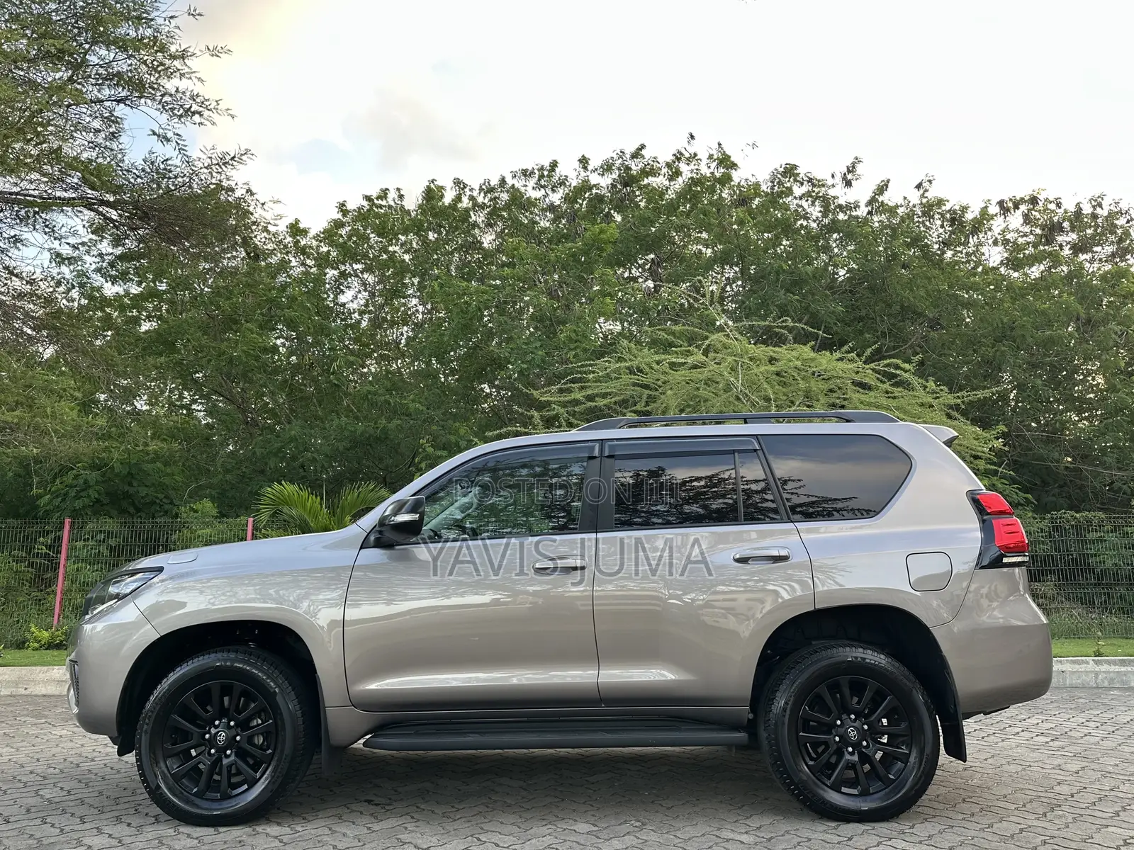 Toyota Land Cruiser Prado 2023