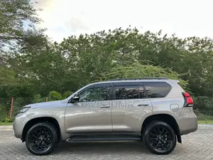 Toyota Land Cruiser Prado 2023
