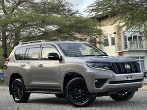 Toyota Land Cruiser Prado 2023