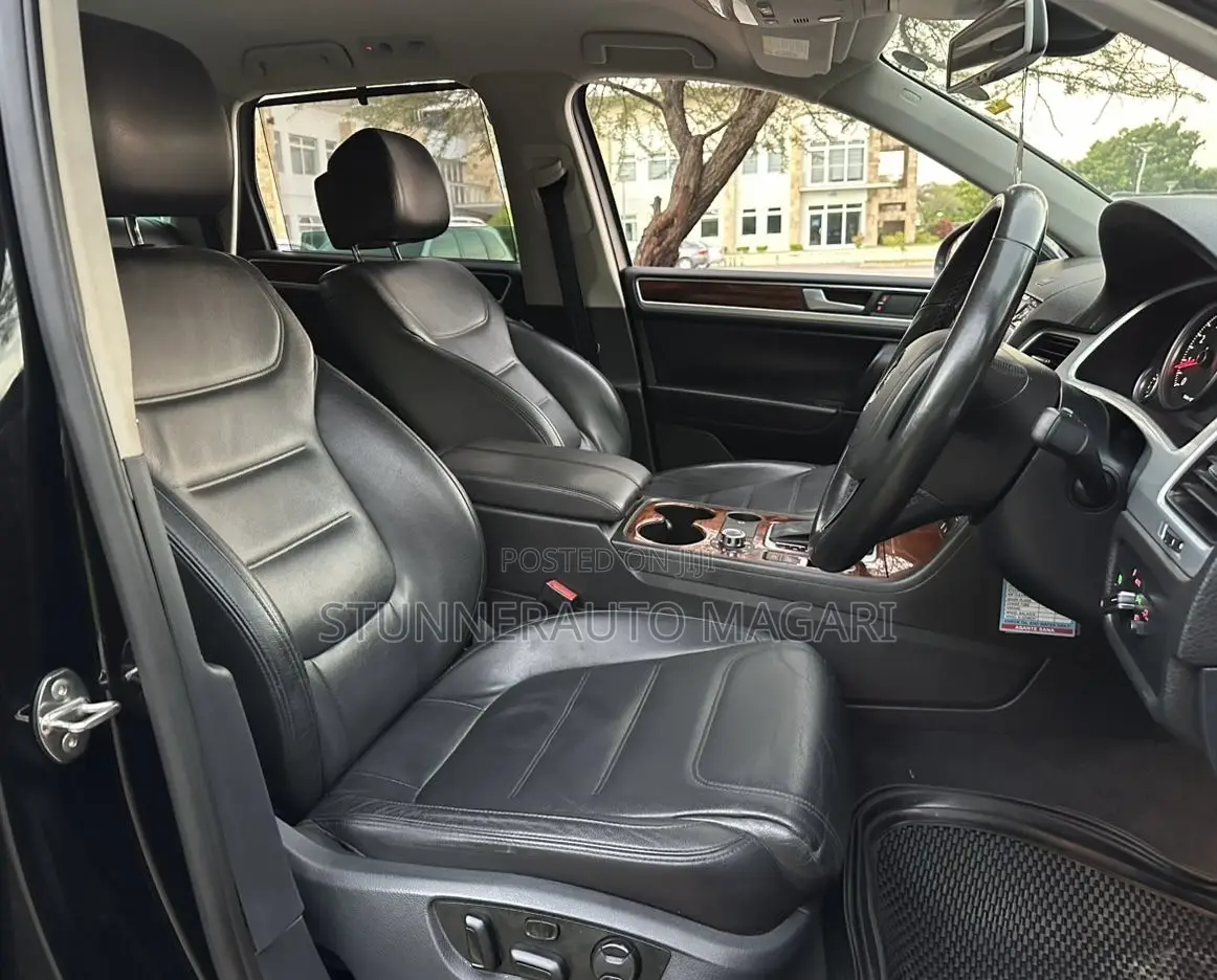 Volkswagen Touareg 2013 Matt Black