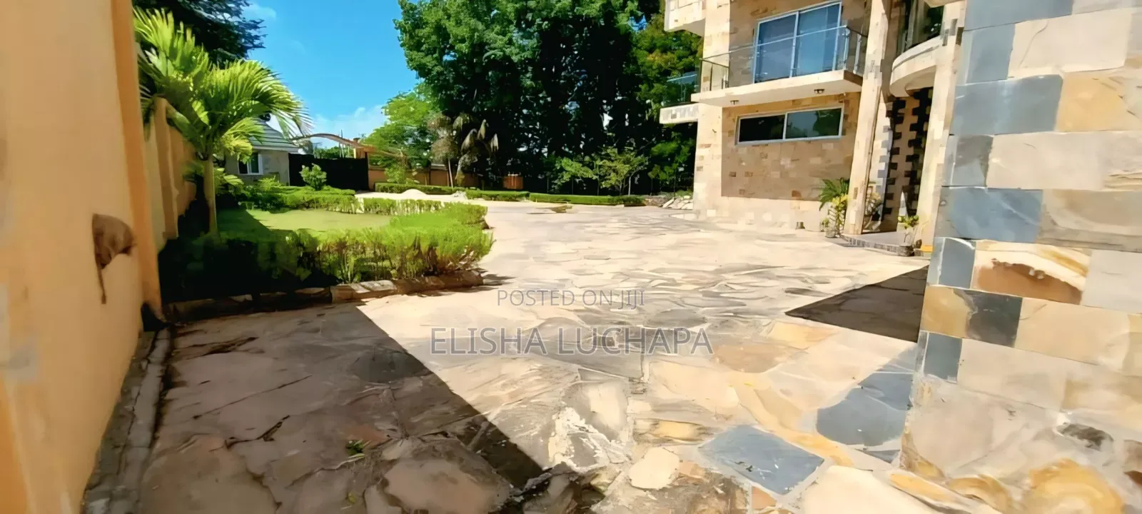 5bdrm Villa in Bakhresa Street, Kigamboni for sale