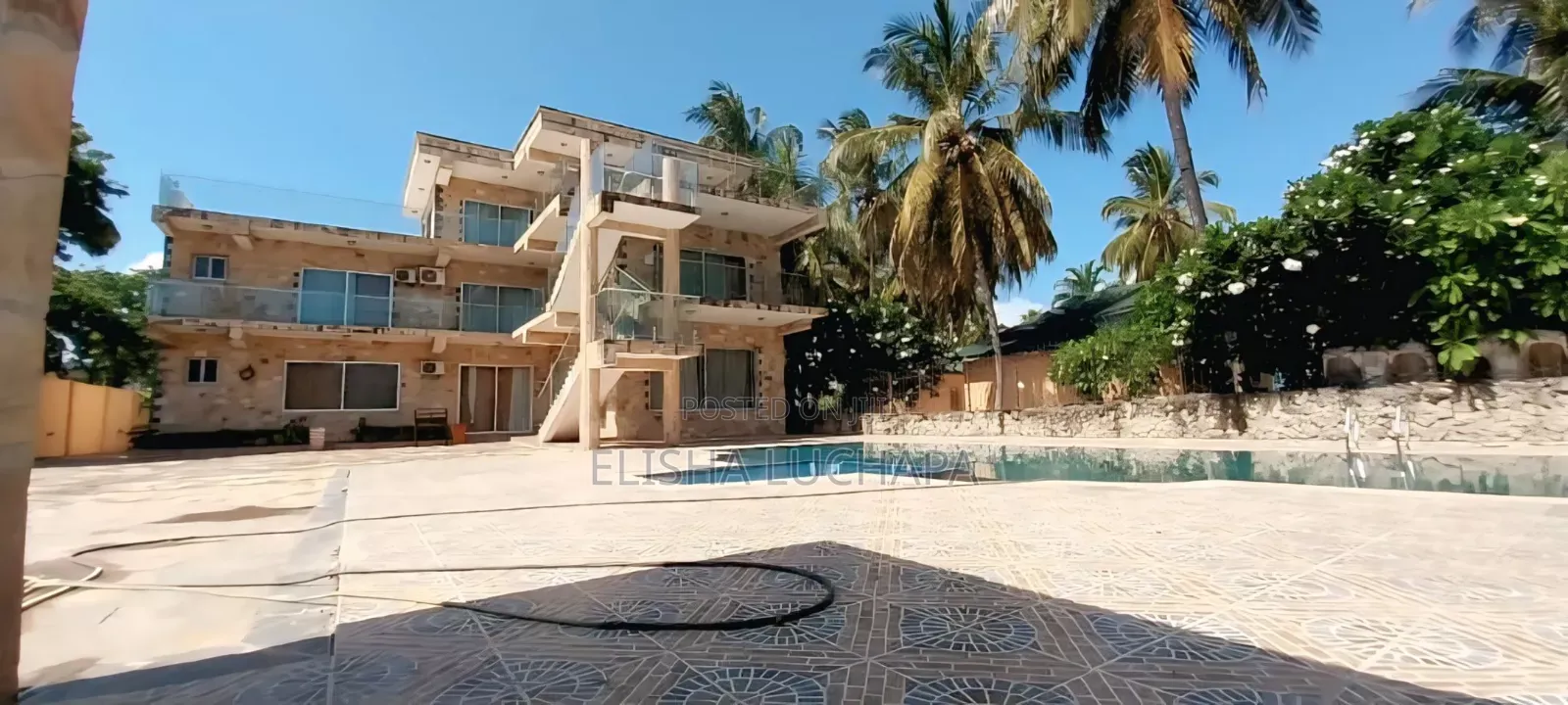 5bdrm Villa in Bakhresa Street, Kigamboni for sale