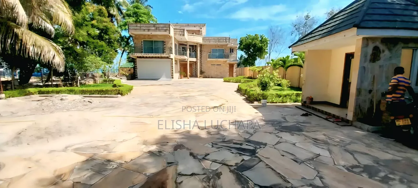 5bdrm Villa in Bakhresa Street, Kigamboni for sale