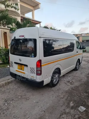 Toyota HiAce 2017 White