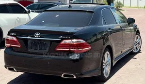 Toyota Crown 2010 Black