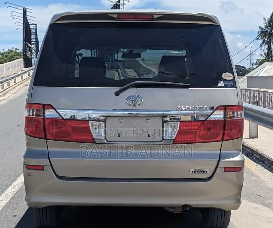 Toyota Alphard 2.4 Petrol FWD 2003 Gold