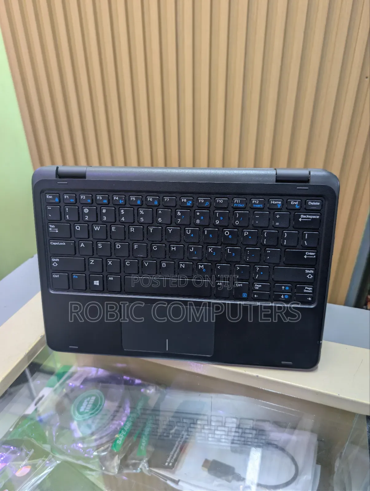 Laptop Dell Latitude 3189 4GB Intel SSD 256GB