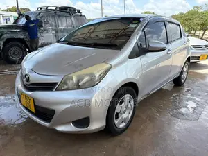 Toyota Vitz 2013 Silver