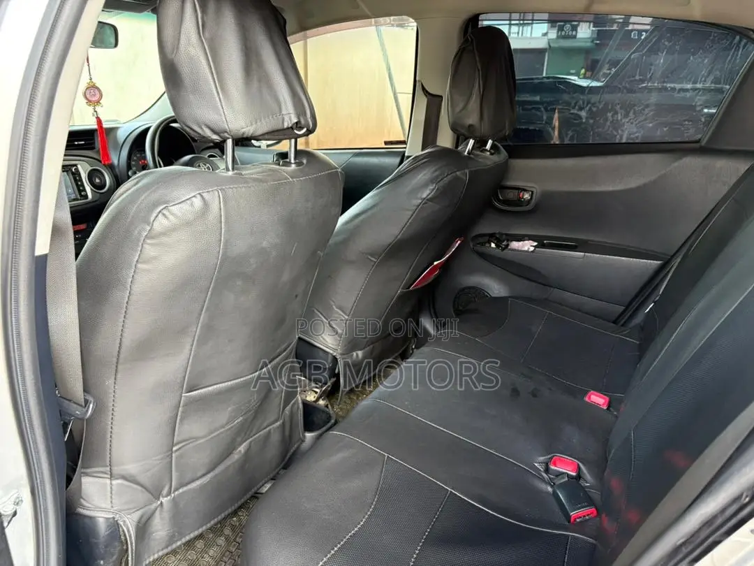 Toyota Vitz 2013 Silver