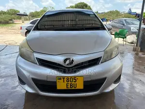 Toyota Vitz 2013 Silver