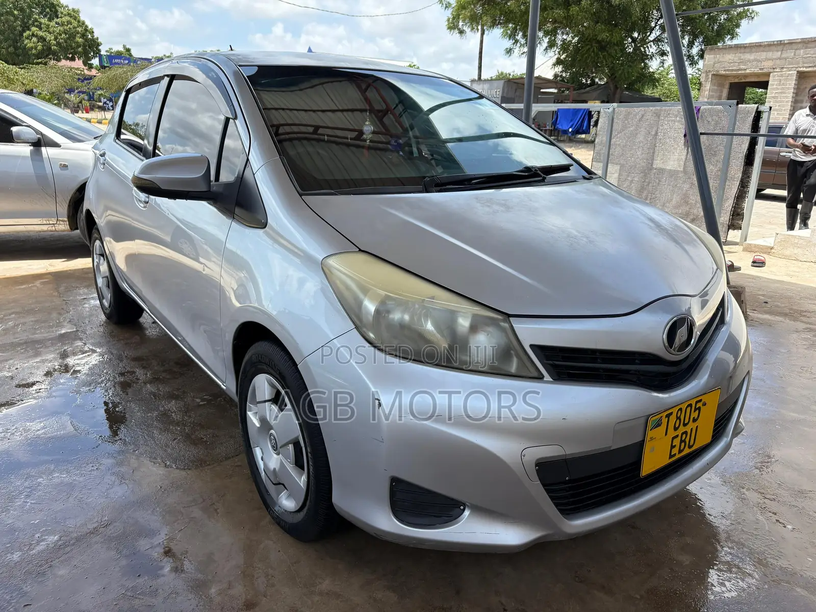 Toyota Vitz 2013 Silver