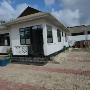 Lodge for Sale at Madale Mbopo