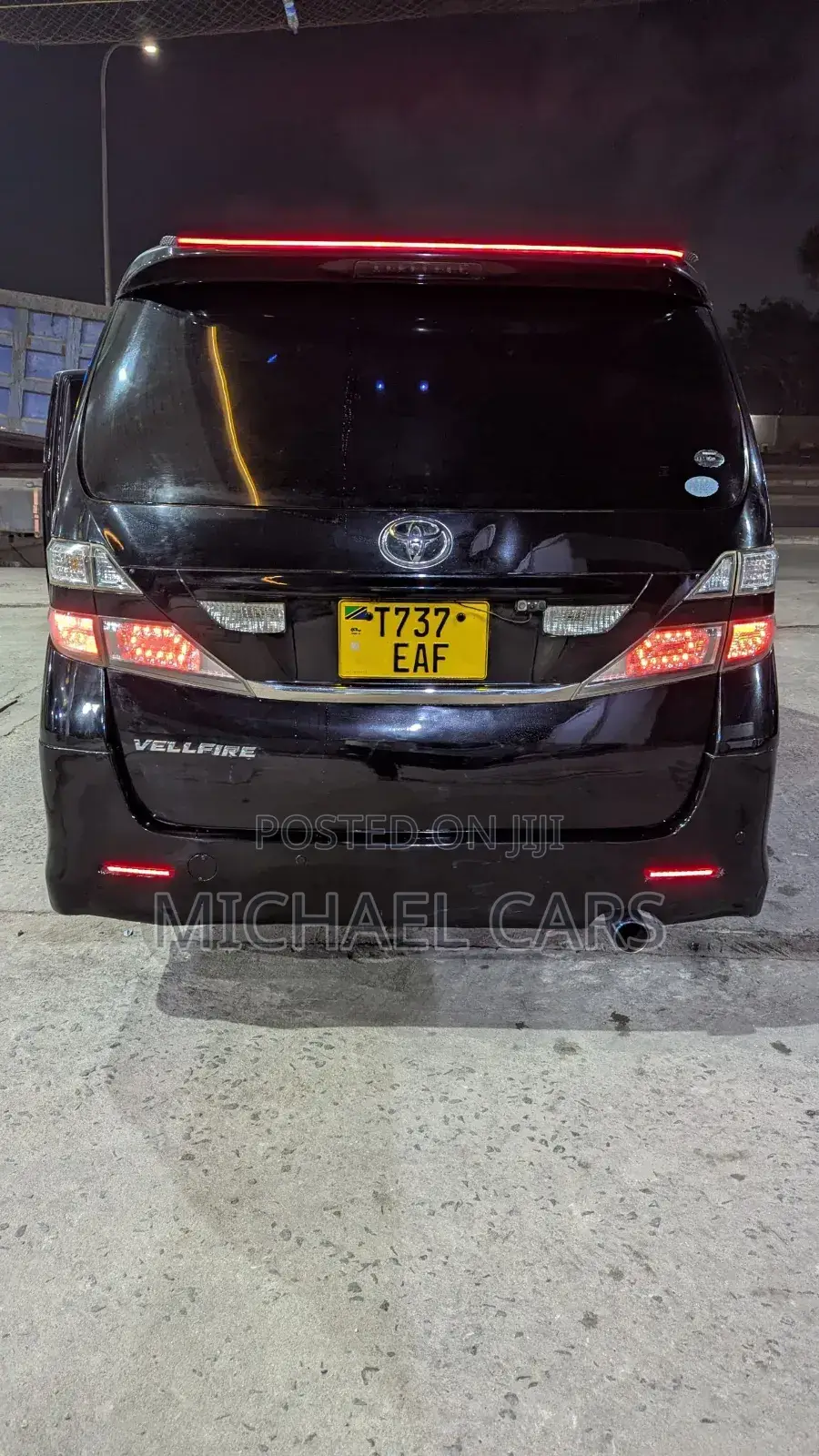 Toyota Vellfire 2010 White
