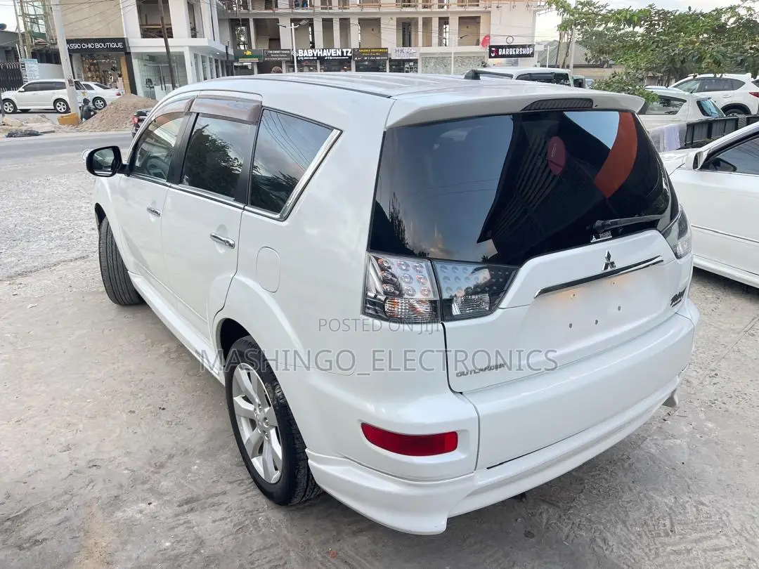 Mitsubishi Outlander 2010 White