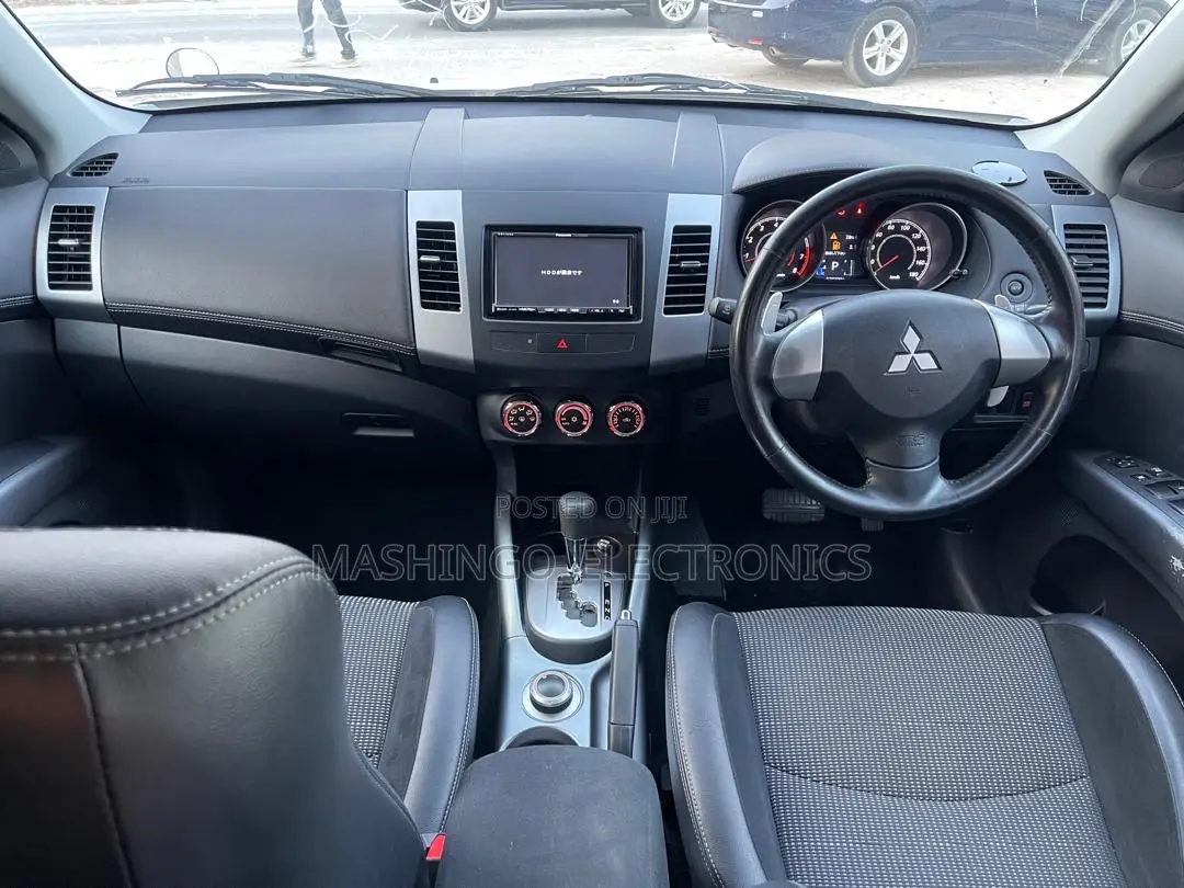 Mitsubishi Outlander 2010 White