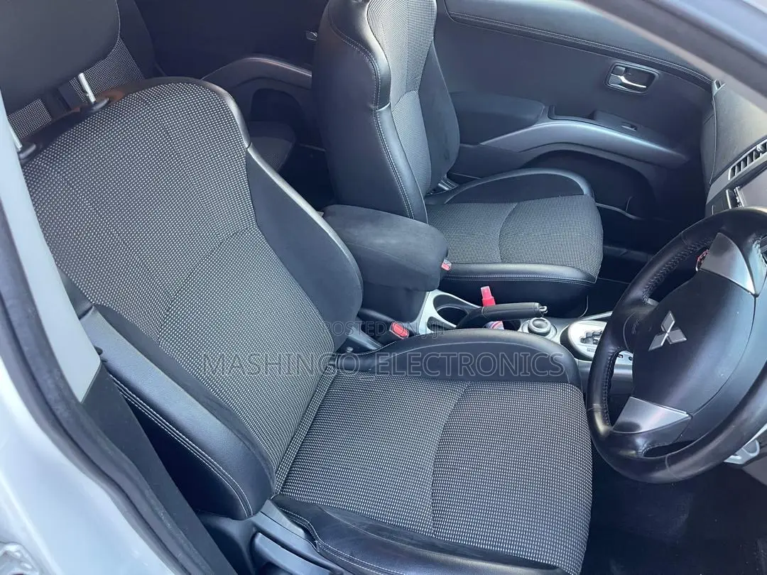 Mitsubishi Outlander 2010 White