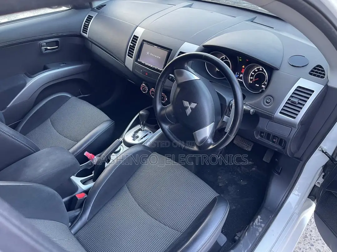Mitsubishi Outlander 2010 White