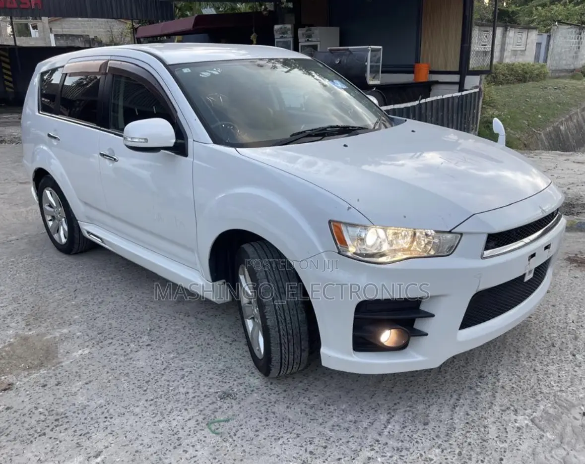 Mitsubishi Outlander 2010 White