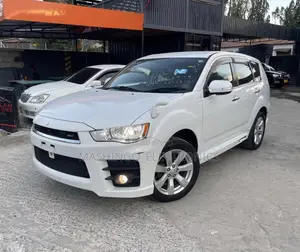 Mitsubishi Outlander 2010 White