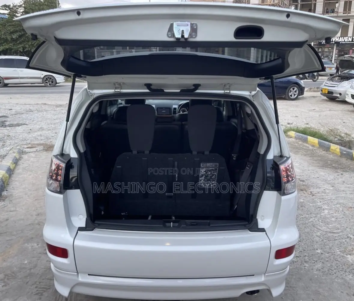 Mitsubishi Outlander 2010 White