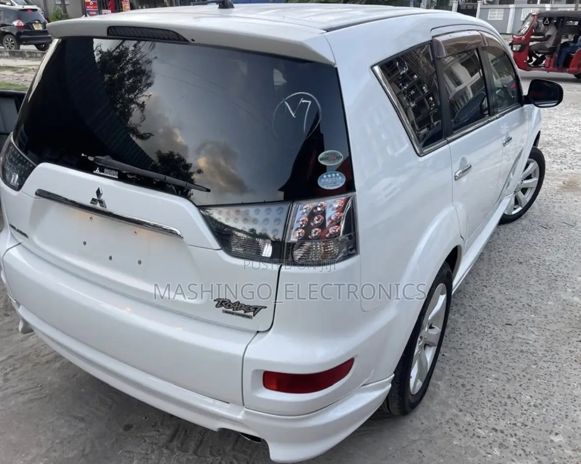 Mitsubishi Outlander 2010 White