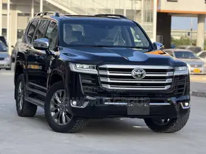 Toyota Land Cruiser LC300 2024 Black