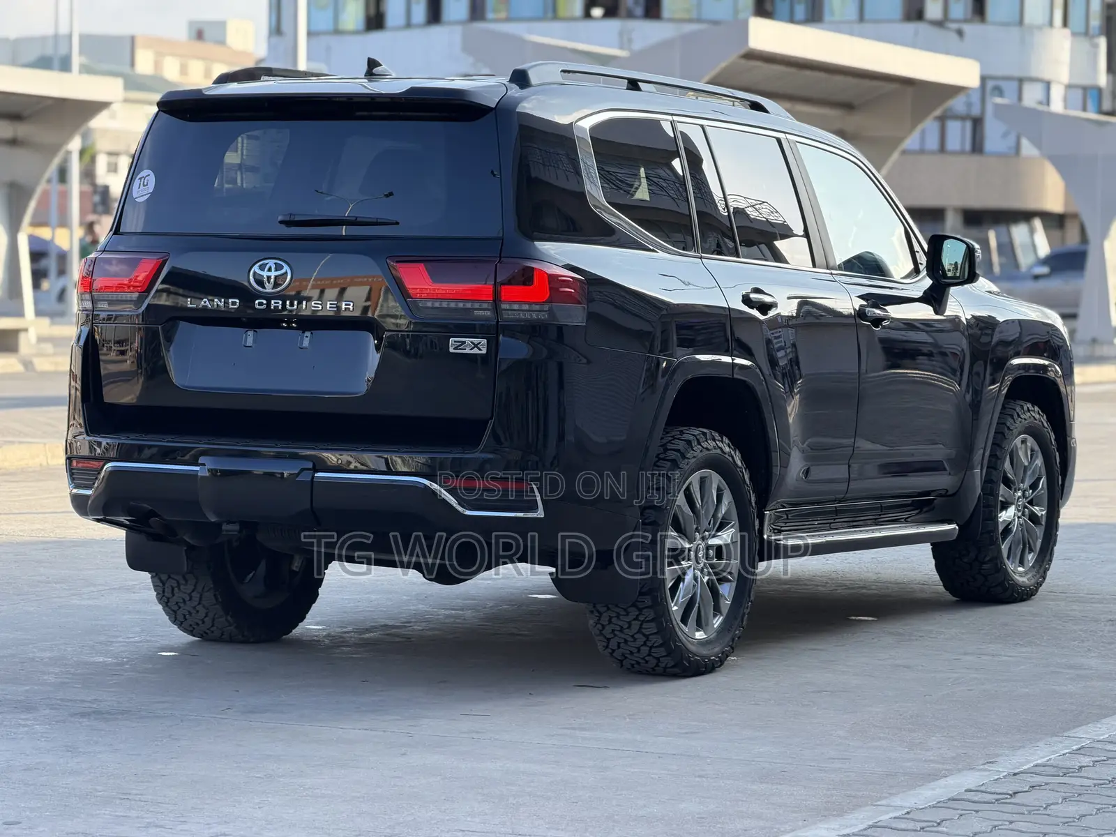 Toyota Land Cruiser LC300 2024 Black