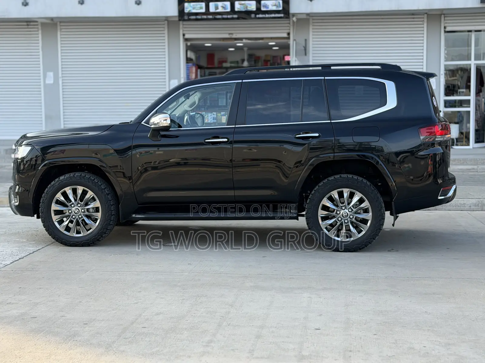 Toyota Land Cruiser LC300 2024 Black