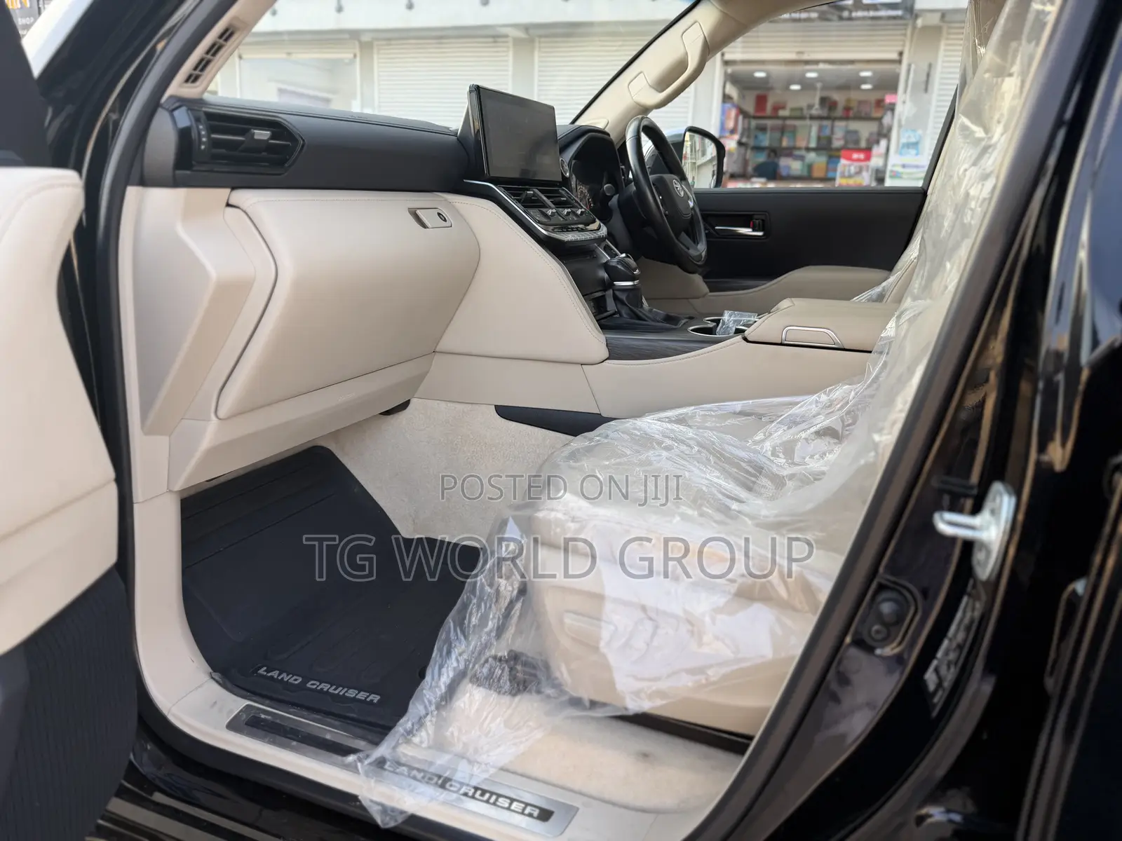 Toyota Land Cruiser LC300 2024 Black
