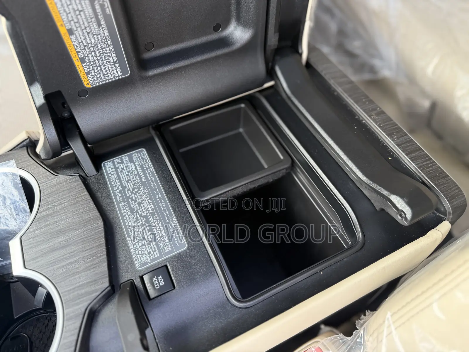 Toyota Land Cruiser LC300 2024 Black