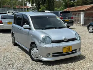 Toyota Sienta 2005 Silver