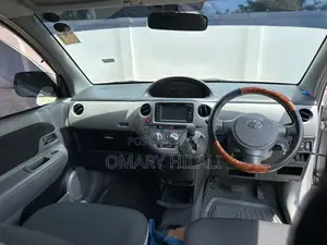Toyota Sienta 2005 Silver
