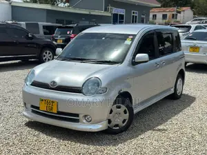 Toyota Sienta 2005 Silver