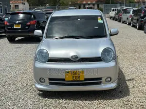 Toyota Sienta 2005 Silver